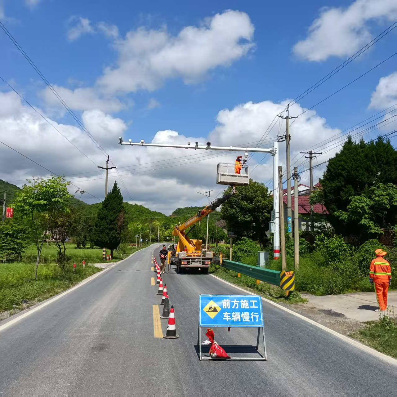 池州公路开展交调设备专项清洗维护工作